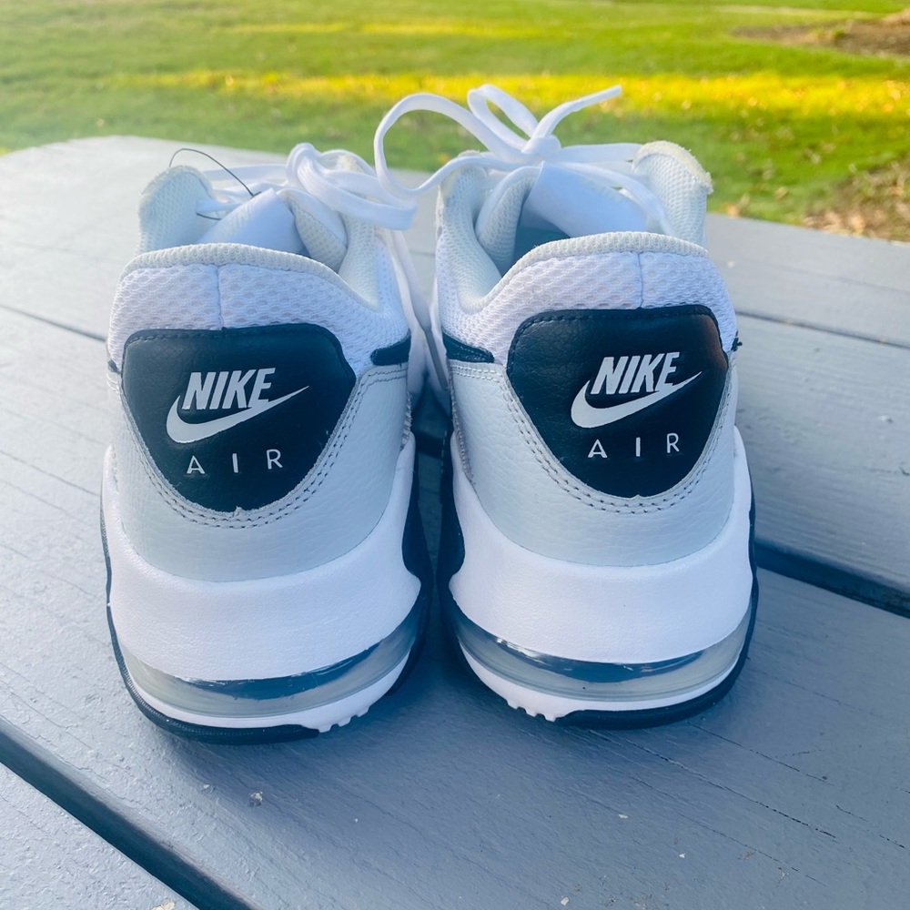 Nike Air Max Excee Low White Black
Grey Men's Shoes Sz 10 - Picture 10 of 14